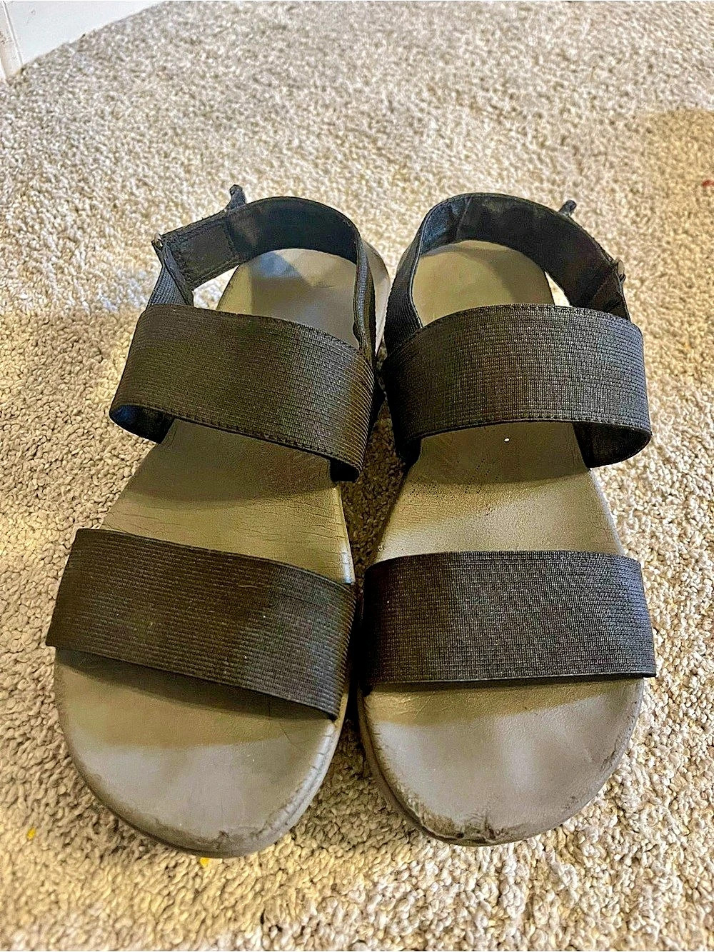 8.5 Clarks Arla Wave Slide Black Strappy Sandals